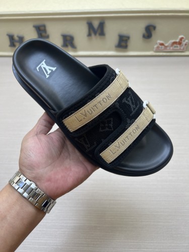 Kicks_Liu  L*ouis V*uitton  slippers