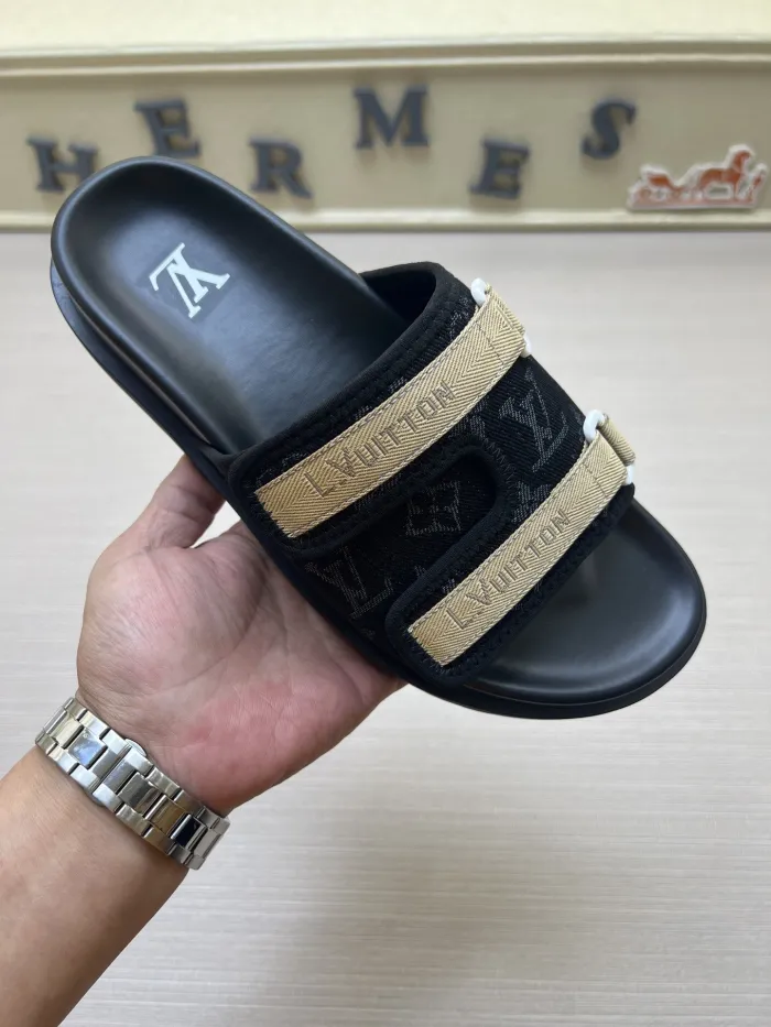 Kicks_Liu  L*ouis V*uitton  slippers