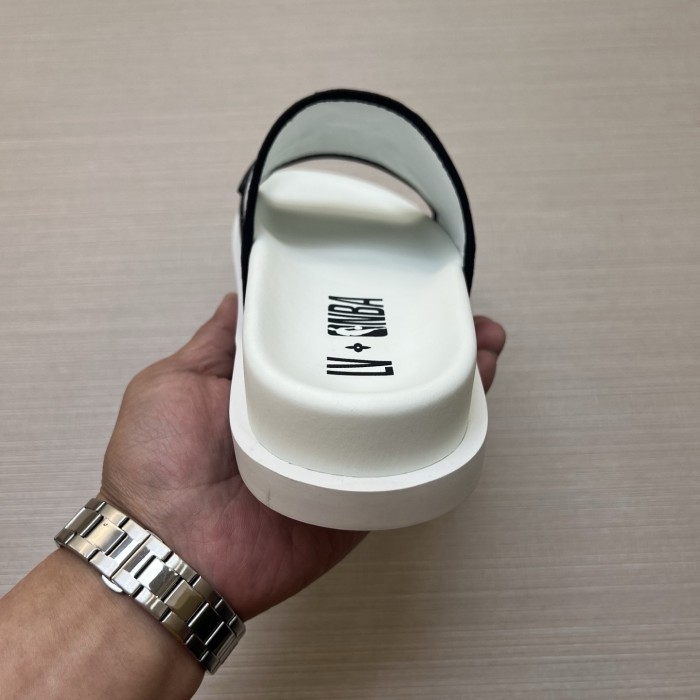 Kicks_Liu  L*ouis V*uitton  slippers