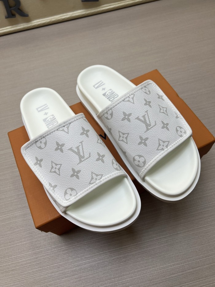 Kicks_Liu  L*ouis V*uitton  slippers