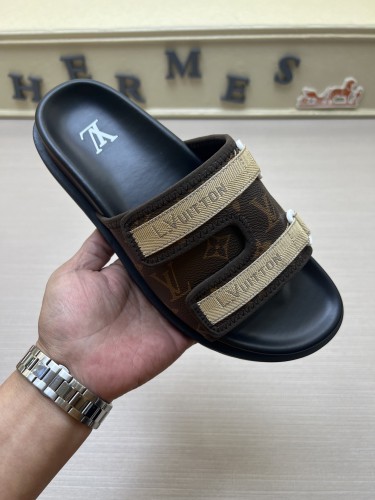 Kicks_Liu  L*ouis V*uitton  slippers