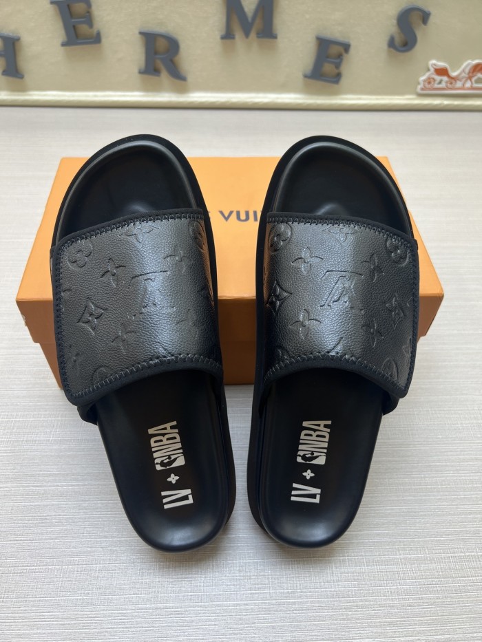 Kicks_Liu  L*ouis V*uitton  slippers