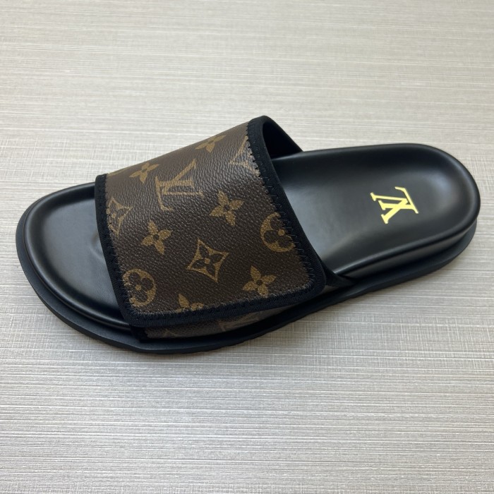 Kicks_Liu  L*ouis V*uitton  slippers