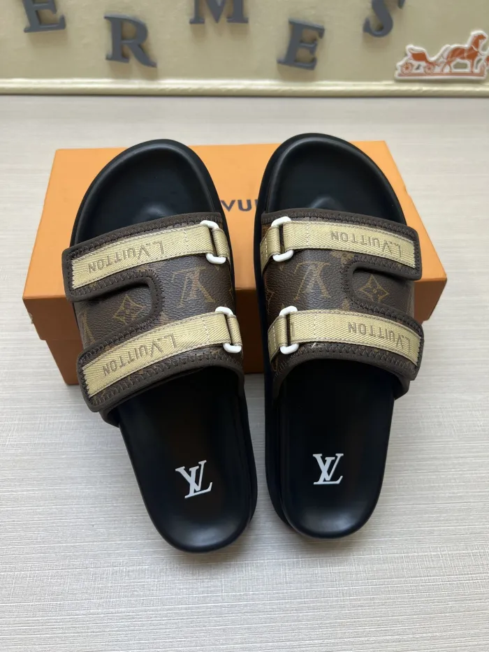 Kicks_Liu  L*ouis V*uitton  slippers