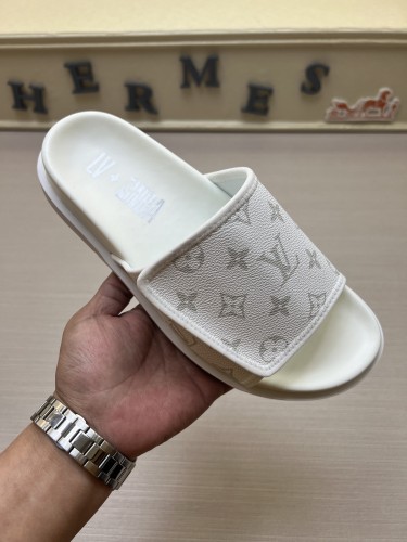 Kicks_Liu  L*ouis V*uitton  slippers