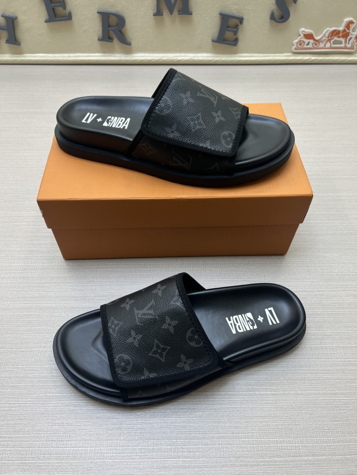 Kicks_Liu  L*ouis V*uitton  slippers