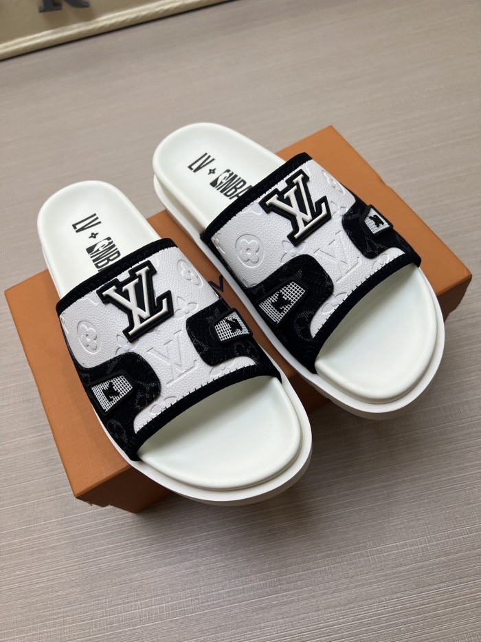 Kicks_Liu  L*ouis V*uitton  slippers