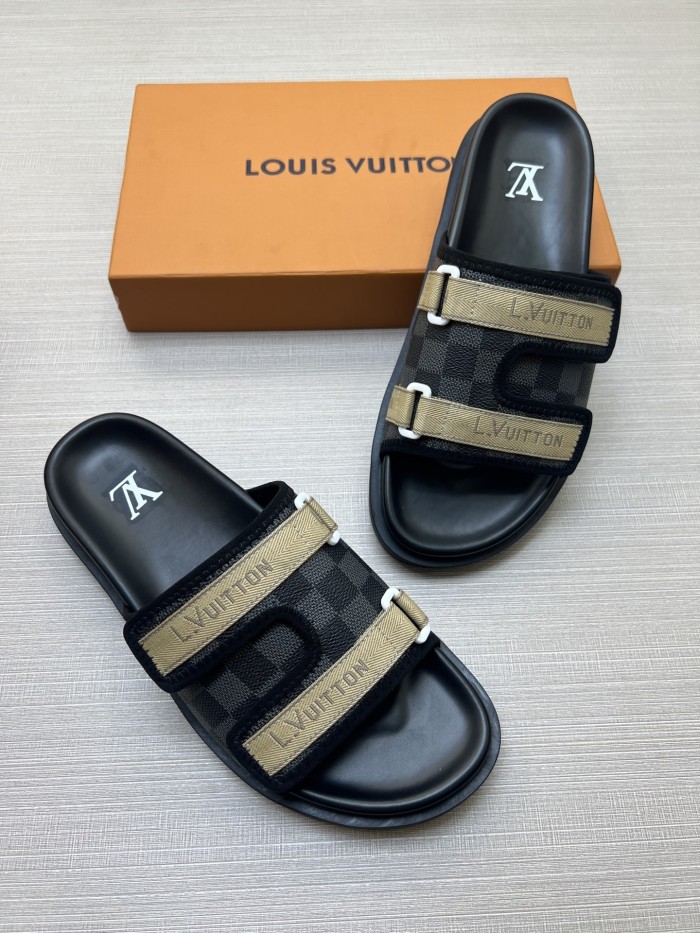Kicks_Liu  L*ouis V*uitton  slippers