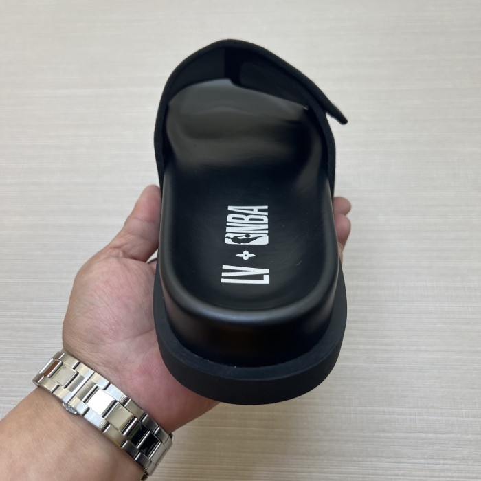 Kicks_Liu  L*ouis V*uitton  slippers
