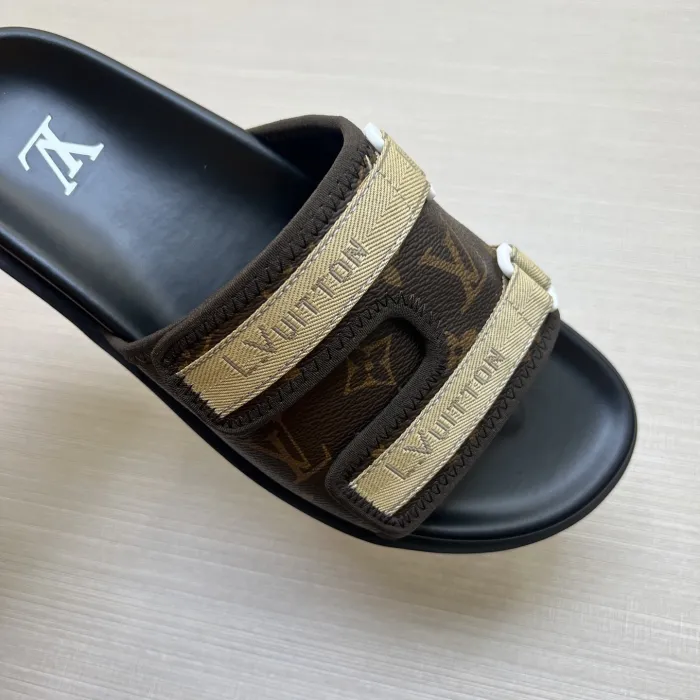 Kicks_Liu  L*ouis V*uitton  slippers
