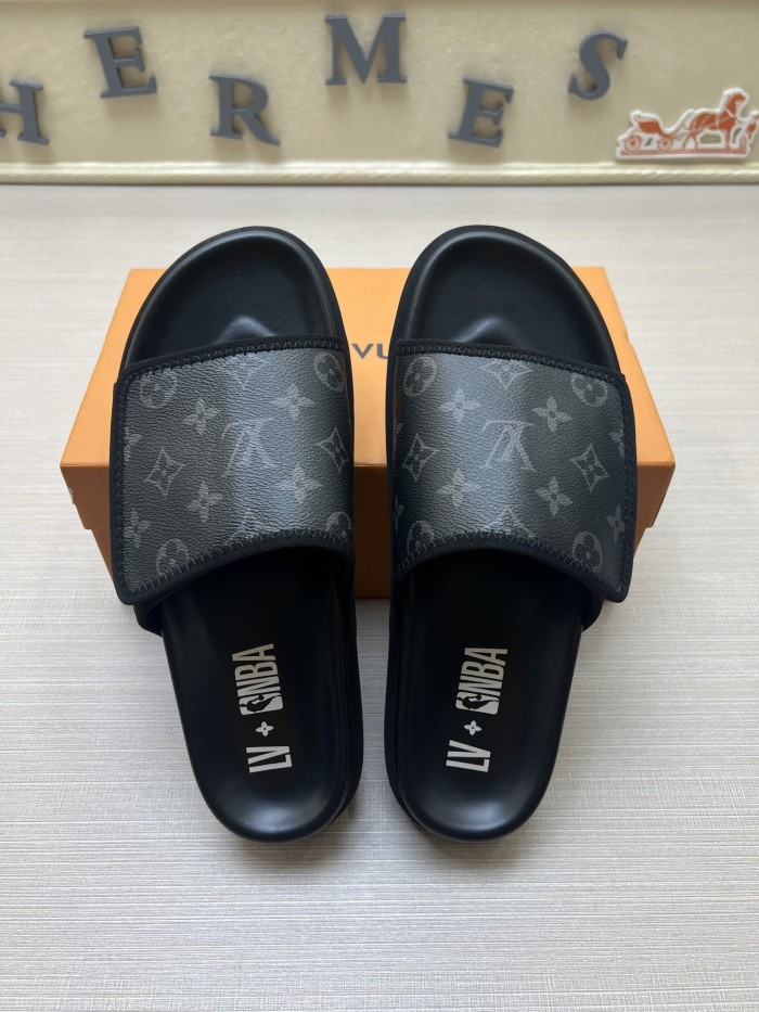 Kicks_Liu  L*ouis V*uitton  slippers