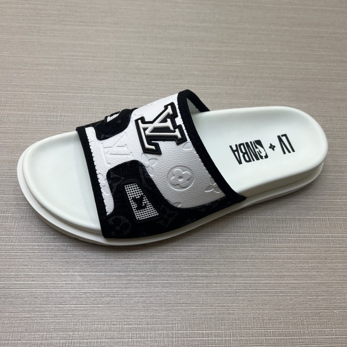 Kicks_Liu  L*ouis V*uitton  slippers