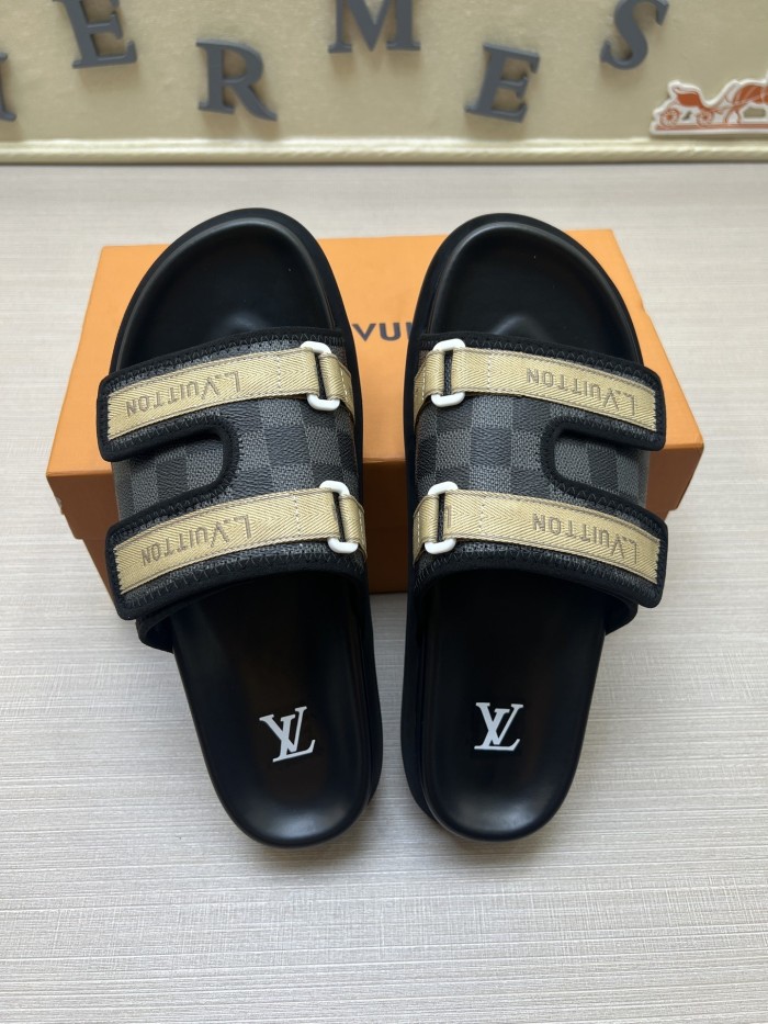 Kicks_Liu  L*ouis V*uitton  slippers