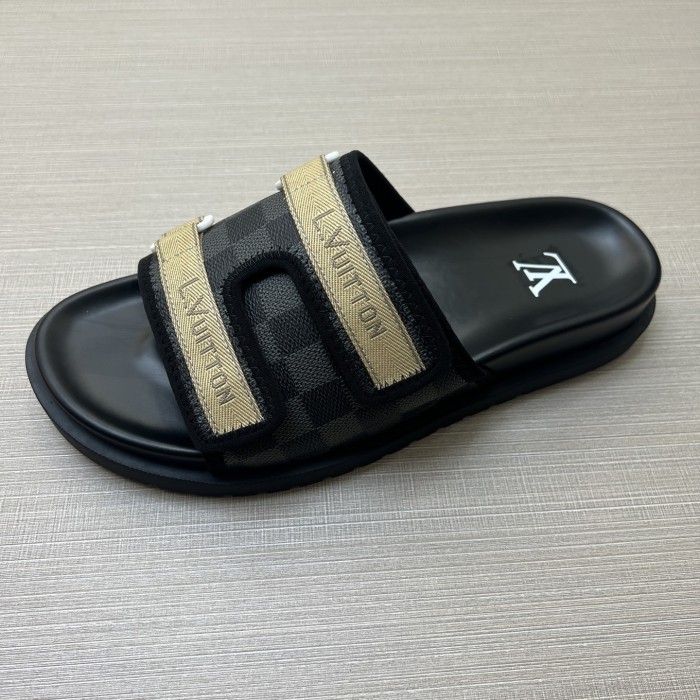 Kicks_Liu  L*ouis V*uitton  slippers