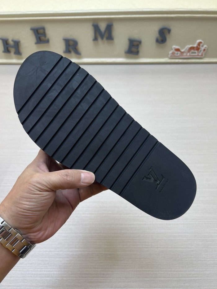 Kicks_Liu  L*ouis V*uitton  slippers
