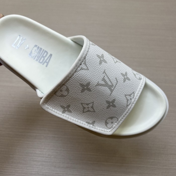 Kicks_Liu  L*ouis V*uitton  slippers
