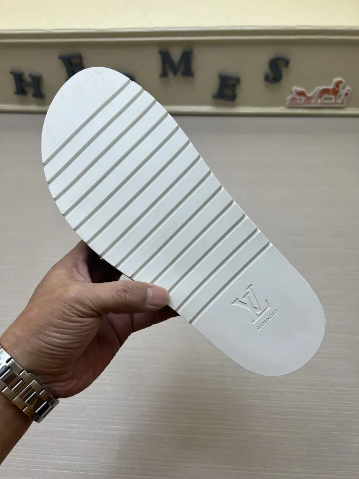 Kicks_Liu  L*ouis V*uitton  slippers