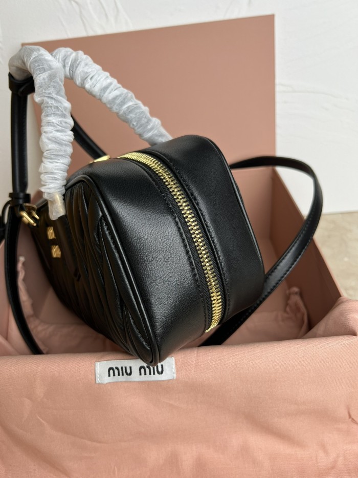 (Kicks Liu)  M*iu Miu  bag  Top Quality  18.5*14*6cm
