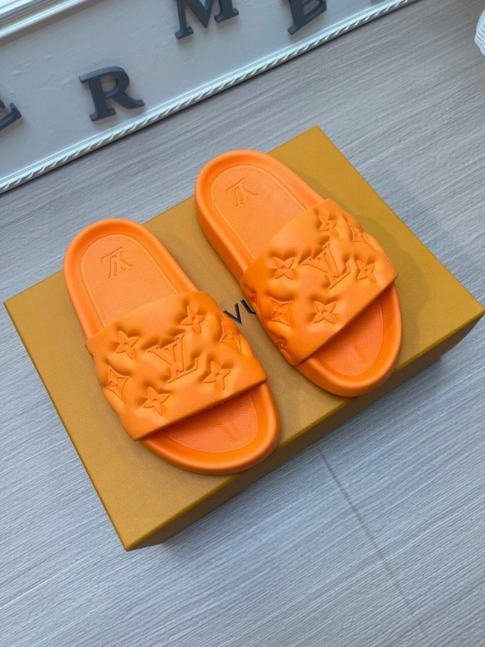 Kicks_Liu  L*ouis V*uitton  slippers