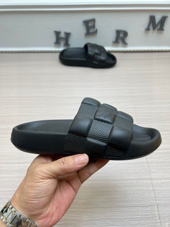 Kicks_Liu  L*ouis V*uitton  slippers