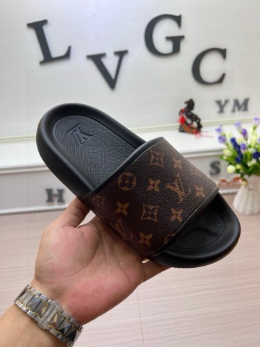 Kicks_Liu  L*ouis V*uitton  slippers