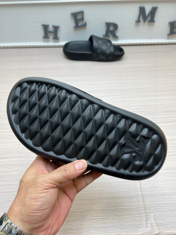 Kicks_Liu  L*ouis V*uitton  slippers