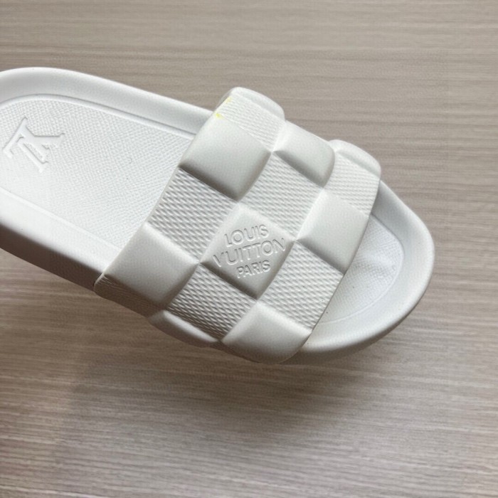 Kicks_Liu  L*ouis V*uitton  slippers