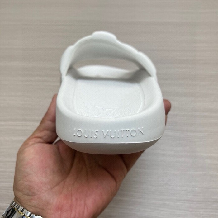 Kicks_Liu  L*ouis V*uitton  slippers