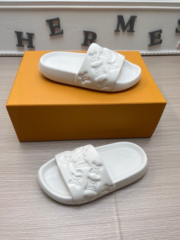 Kicks_Liu  L*ouis V*uitton  slippers