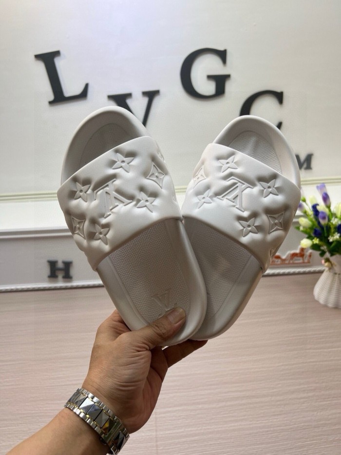 Kicks_Liu  L*ouis V*uitton  slippers
