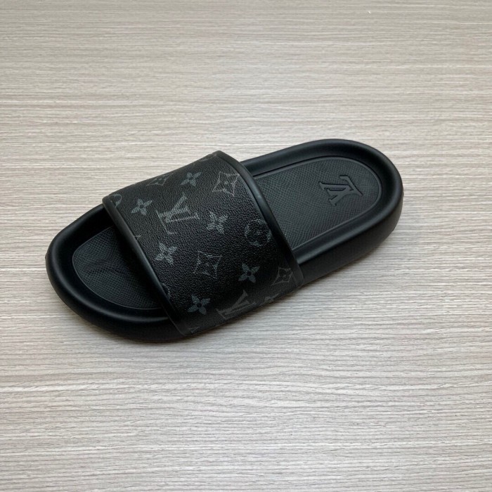 Kicks_Liu  L*ouis V*uitton  slippers