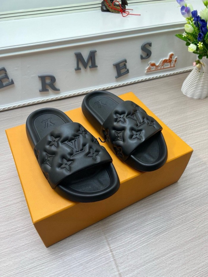 Kicks_Liu  L*ouis V*uitton  slippers