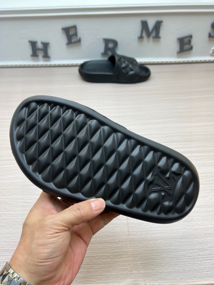Kicks_Liu  L*ouis V*uitton  slippers
