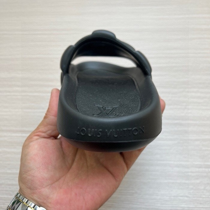 Kicks_Liu  L*ouis V*uitton  slippers