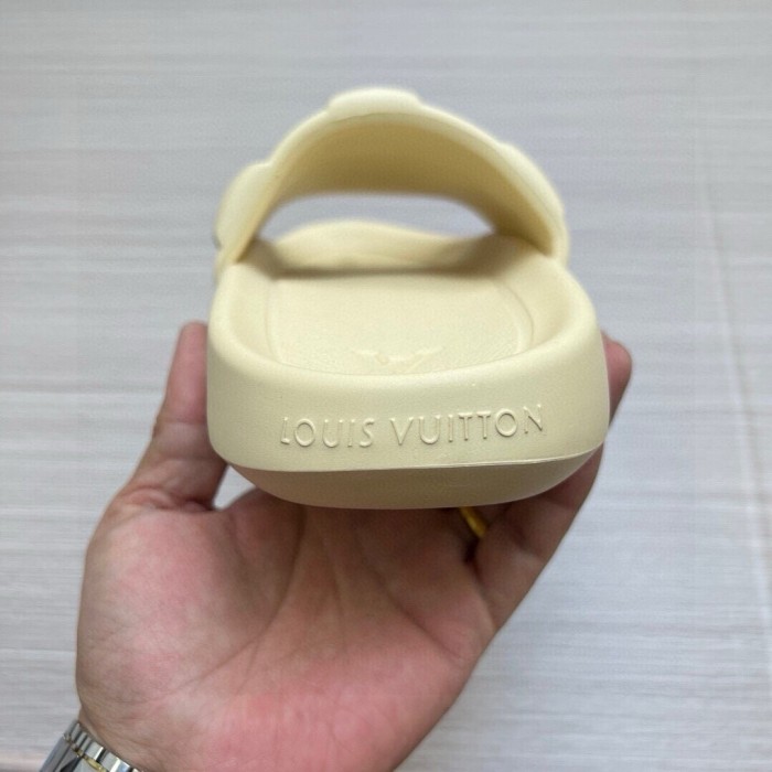 Kicks_Liu  L*ouis V*uitton  slippers