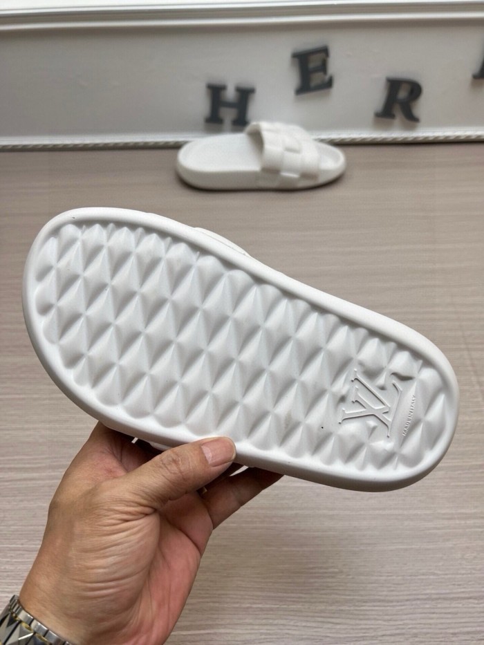 Kicks_Liu  L*ouis V*uitton  slippers