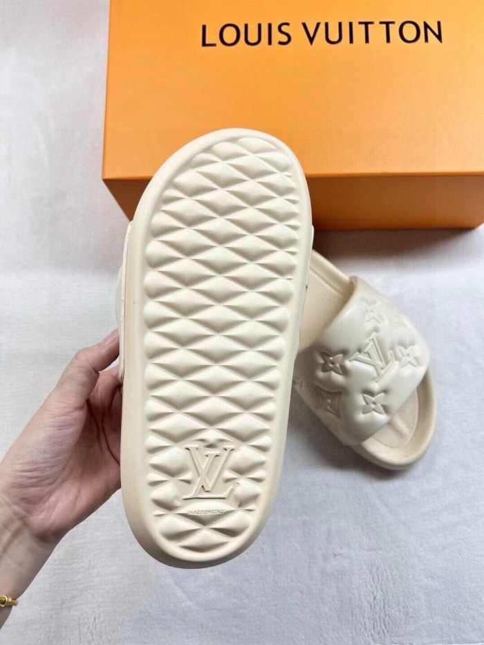 Kicks_Liu  L*ouis V*uitton  slippers