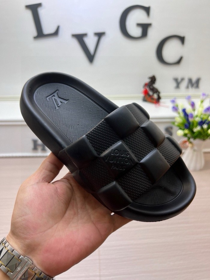 Kicks_Liu  L*ouis V*uitton  slippers