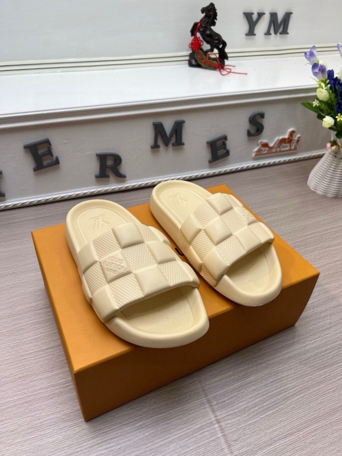 Kicks_Liu  L*ouis V*uitton  slippers