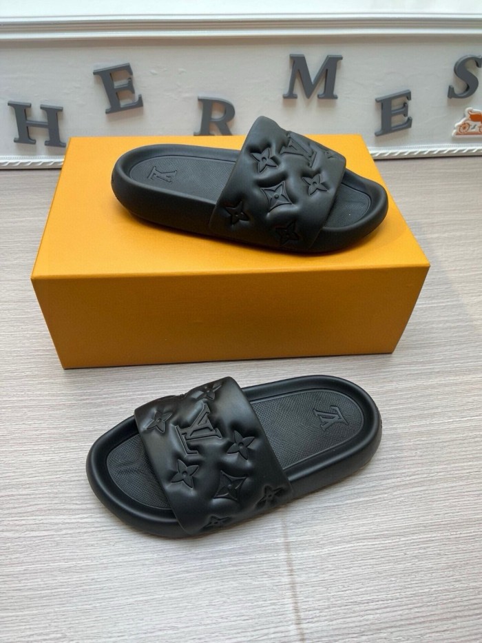 Kicks_Liu  L*ouis V*uitton  slippers
