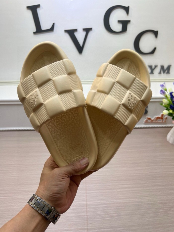 Kicks_Liu  L*ouis V*uitton  slippers
