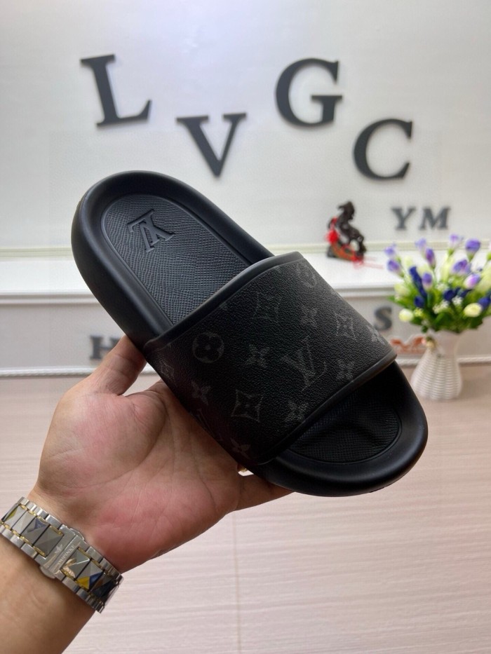 Kicks_Liu  L*ouis V*uitton  slippers