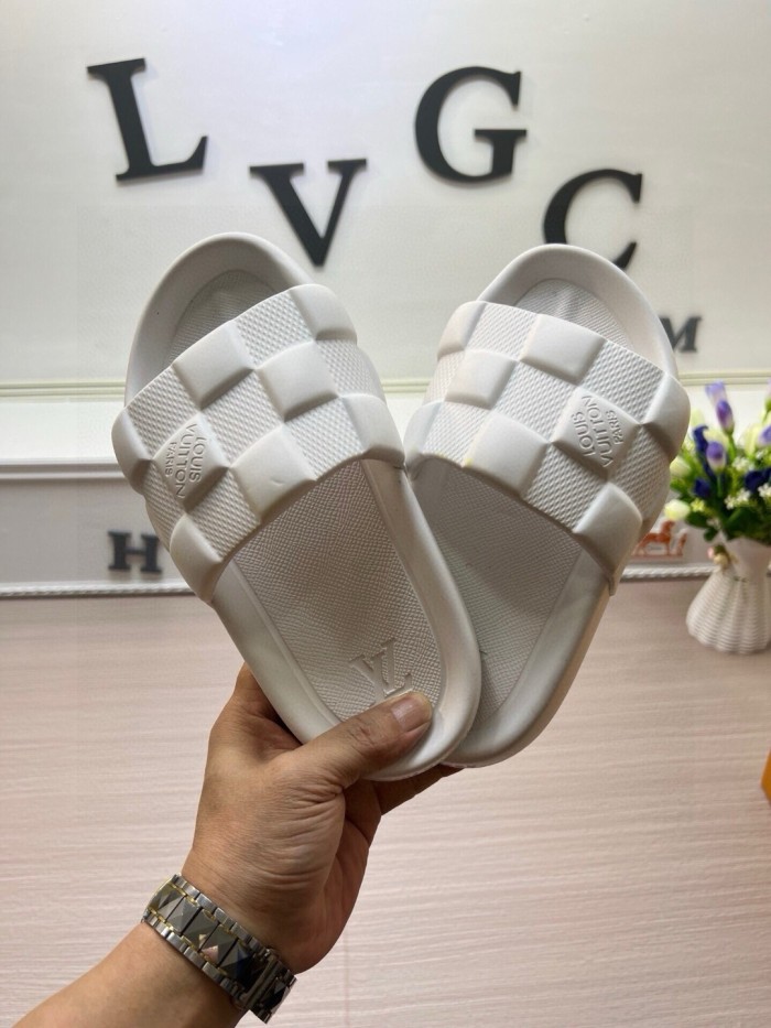 Kicks_Liu  L*ouis V*uitton  slippers