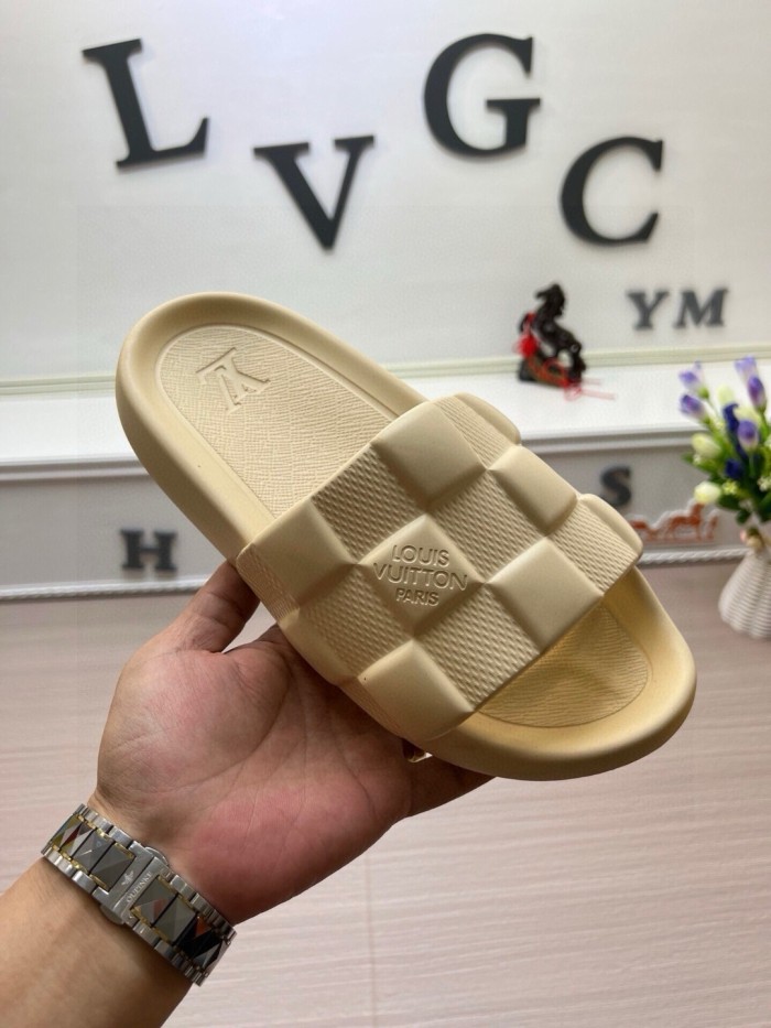 Kicks_Liu  L*ouis V*uitton  slippers
