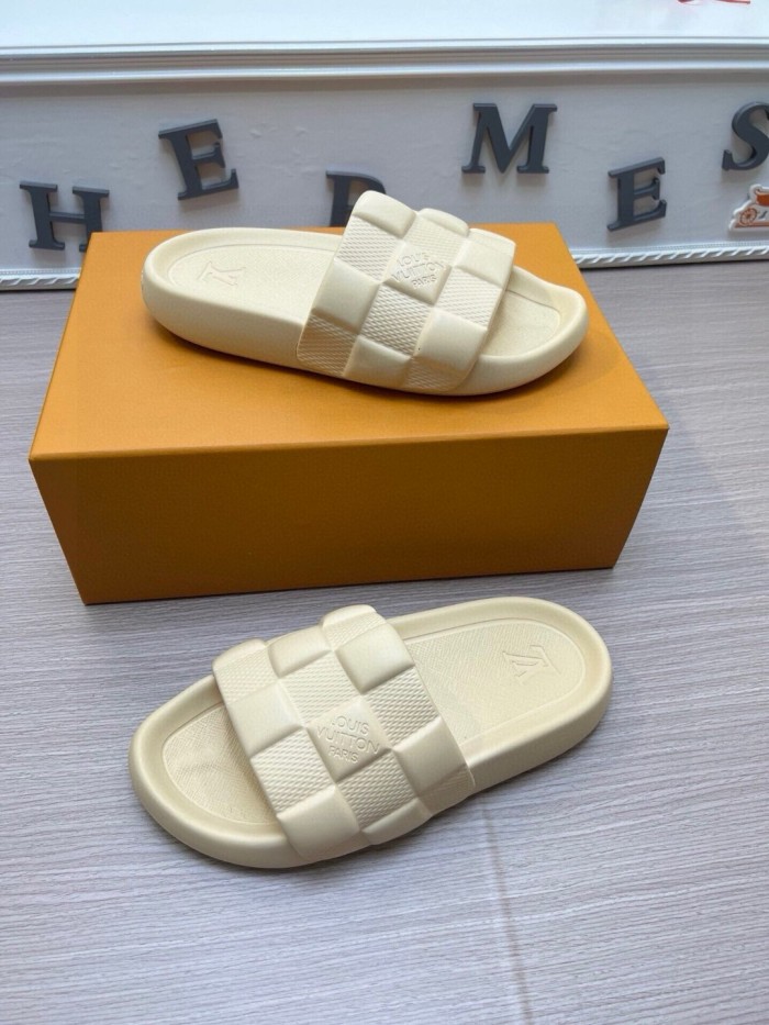 Kicks_Liu  L*ouis V*uitton  slippers