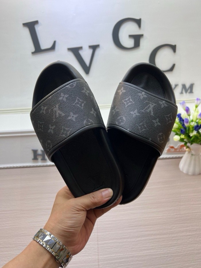 Kicks_Liu  L*ouis V*uitton  slippers