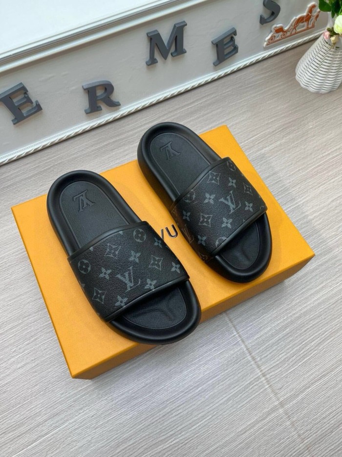 Kicks_Liu  L*ouis V*uitton  slippers