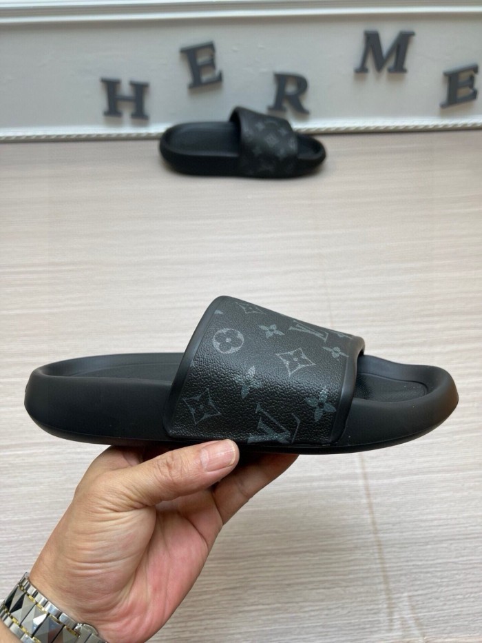 Kicks_Liu  L*ouis V*uitton  slippers