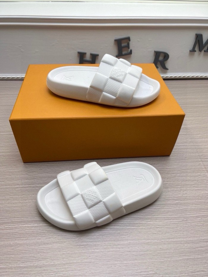 Kicks_Liu  L*ouis V*uitton  slippers