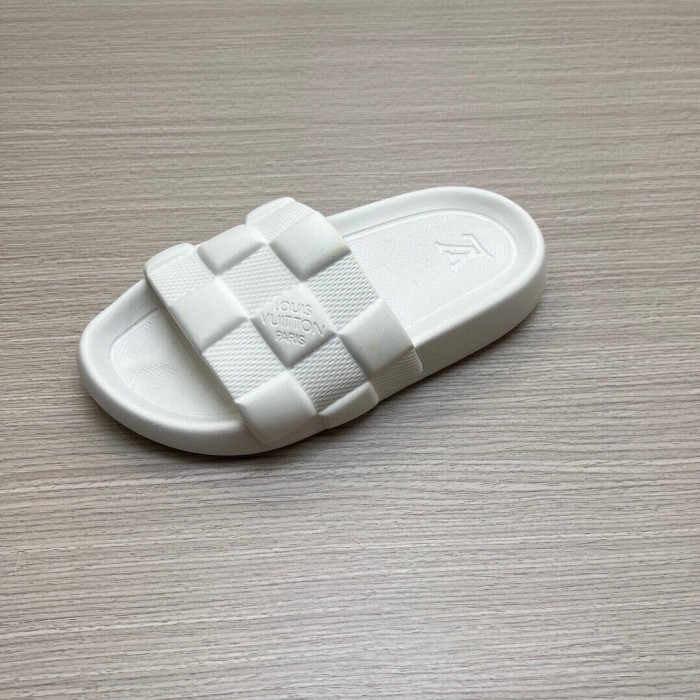 Kicks_Liu  L*ouis V*uitton  slippers